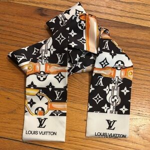 Louis Vuitton Black and White Monogram Twilly